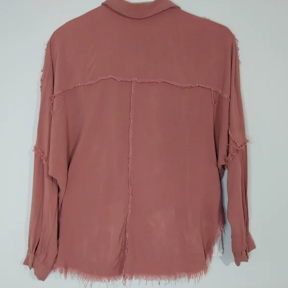 AEMI+CO Elegant Frayed Hem Button-Up Shirt - Dusty Pink Esposedseam Raw - Picture 3 of 11